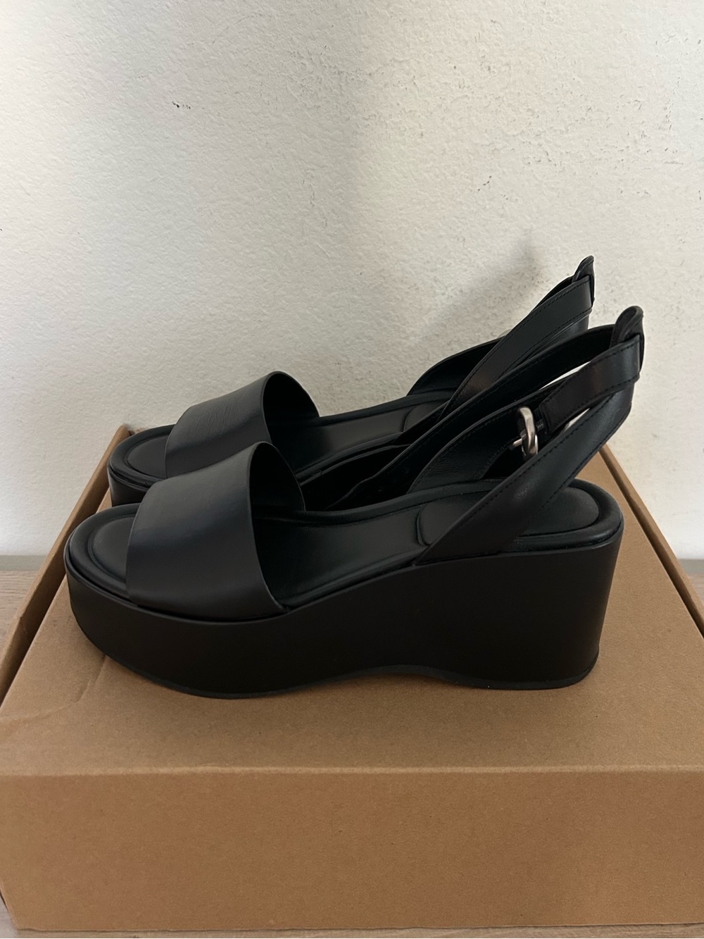 NIB Vince Women Phillipa Leather Platform Ankle Strap Sandal Black, Size 7, $330